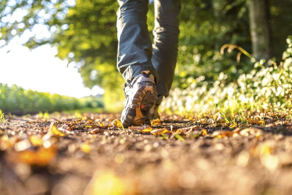 Gehen hilft einem Mann, die Entwicklung einer Prostatitis zu verhindern. 